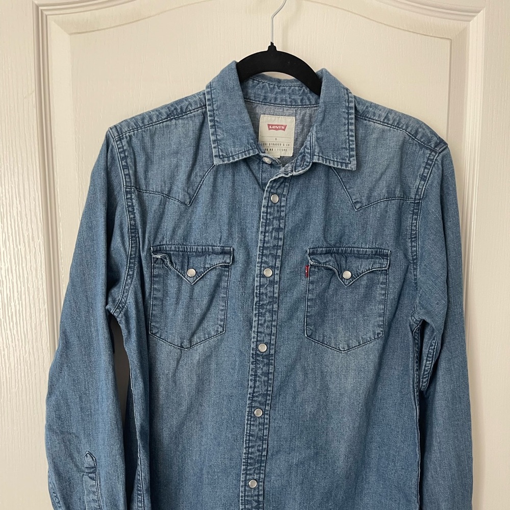Levi’s Barstow Denim Shirt